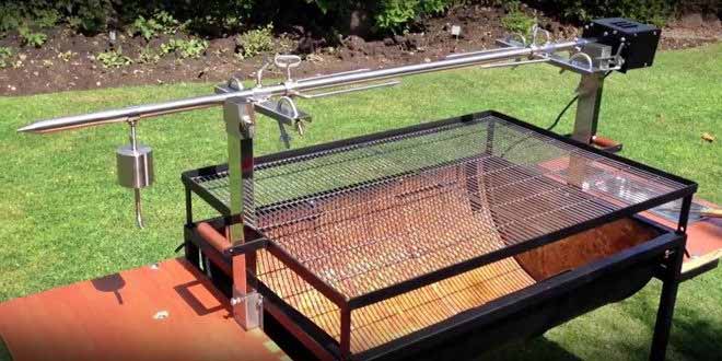 Την περίμενε έκπληξη όταν άνοιξε την παλιά της ψησταριά (βίντεο)