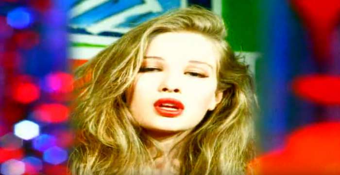 Που βρίσκεται το κορίτσι από το «Τηλεφώνησέ μου» του Καρρά 21 χρόνια μετά;