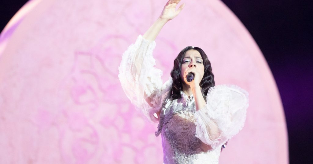 Η περίεργη ερώτηση στην Κατερίνα Ντούσκα και τα στοιχήματα (βίντεο)