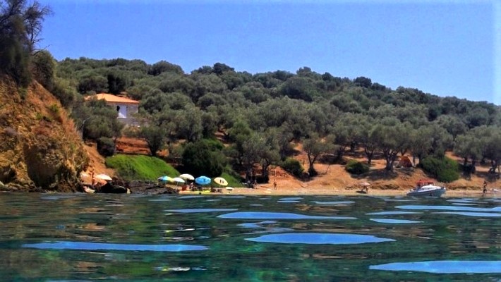 Το νησί χωρίς αυτοκίνητα που με 10 ευρώ τη μέρα κάνεις ονειρικές διακοπές (φώτο)