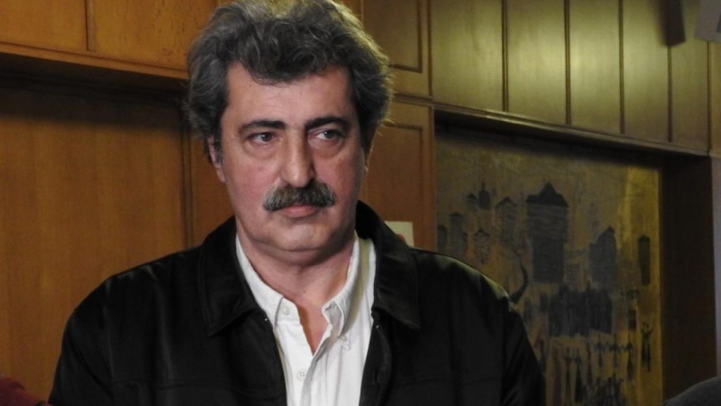 Αποδοκίμασαν τον Παύλο Πολάκη έξω από το υπ. Υγείας – «Πάρε πάλι την ντουντούκα κότα» (βίντεο)