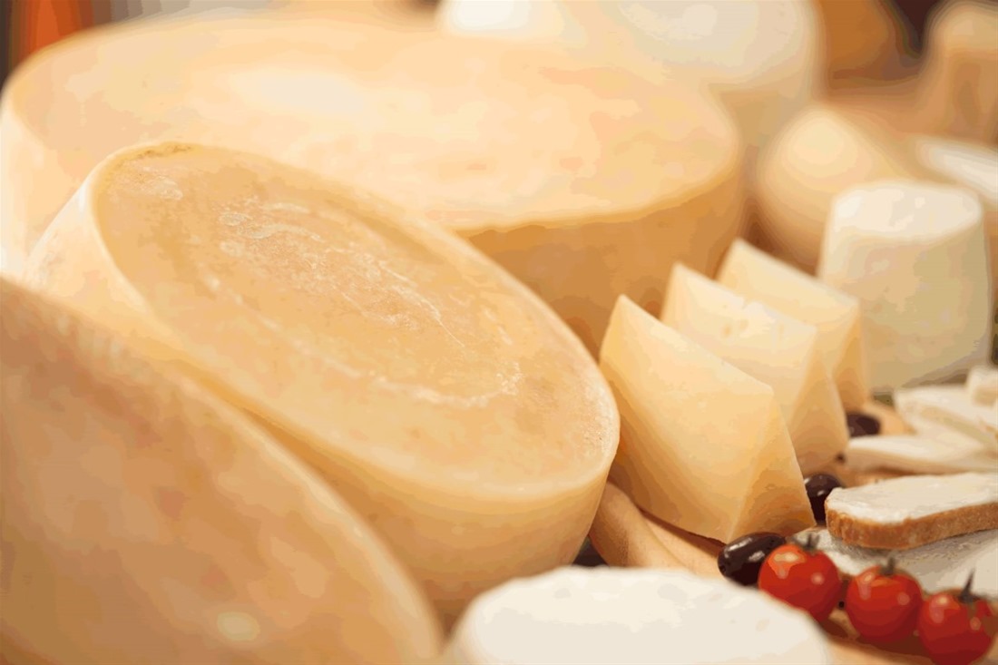 Δέσμευσαν 60 κιλά κεμπάπ και τυριά στον Πειραιά