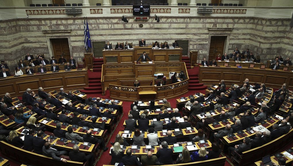 Αύριο η ψηφοφορία για τις 120 δόσεις, 13η σύνταξη και μειώσεις στο ΦΠΑ