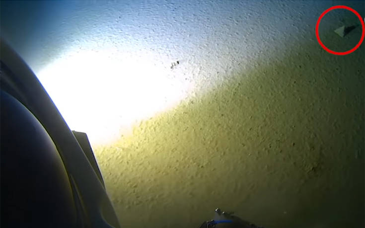 Βούτηξε στην Τάφρο των Μαριανών σε 10.927 μέτρα και βρήκε… πλαστική σακούλα (βίντεο)