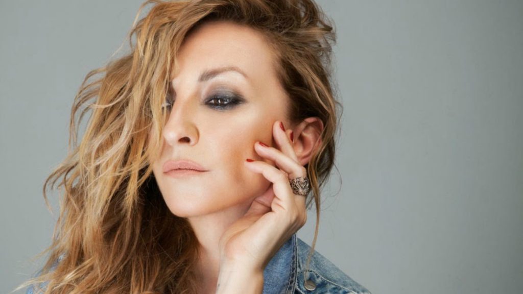 Ρούλα Ρέβη: Οι καβγάδες στο πατρικό της, το σχολείο που δεν τελείωσε και το χαστούκι σε θαυμάστρια του Τότσικα