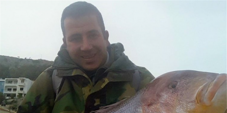 Χίος: Δεν πίστευε στα μάτια του όταν είδε το μέγεθος της συναγρίδας που ψάρεψε! (φωτο)