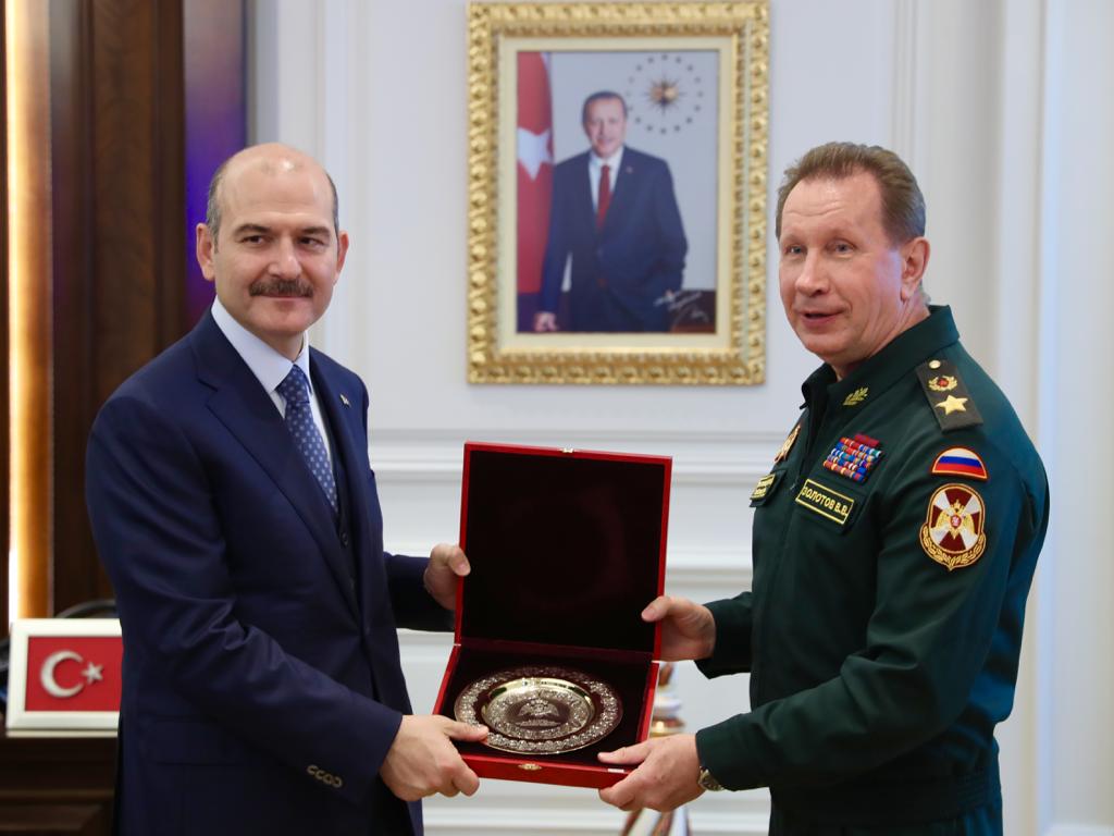 Εφτασε η ρωσική Εθνική Φρουρά στην Τουρκία – Θερμή υποδοχή από τον Σ.Σοϊλού (φωτό)