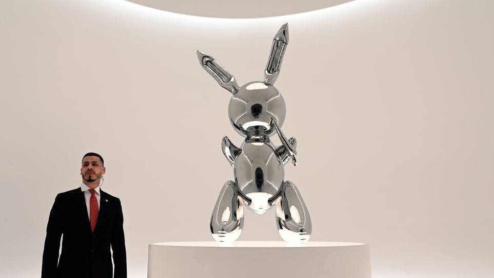 «Τίναξε τη μπάνκα» ο pop artist Τζεφ Κουνς – Γλυπτό του πωλήθηκε…!  (φώτο)