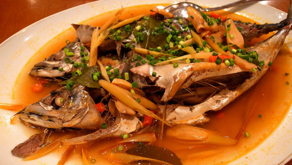 Πώς θα ξεφορτωθείς τη μυρωδιά του μαγερεμένου ψαριού από την κουζίνα;