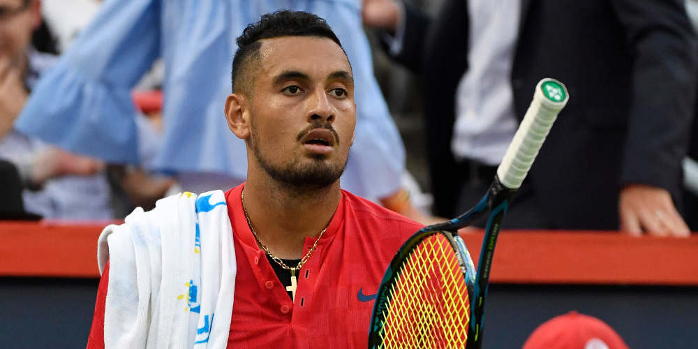 Ο Νικ Κύργιος σε αμόκ – Πέταξε καρέκλα, ρακέτα, μπουκάλια και έφυγε από το γήπεδο! (βίντεο)