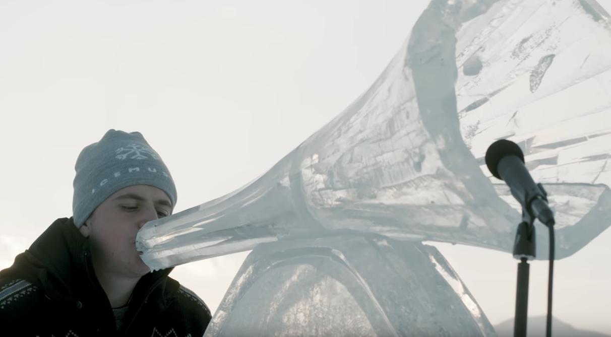Έπαιξαν μουσική από όργανα φτιαγμένα με πάγο – Μήνυμα για την κλιματική αλλαγή(βίντεο)