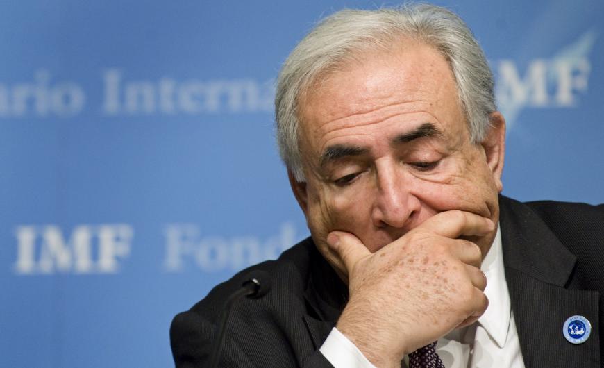 Ο αγνώριστος πια Ντομινίκ Στρος Καν κάνει διακοπές στη Μύκονο (βίντεο)