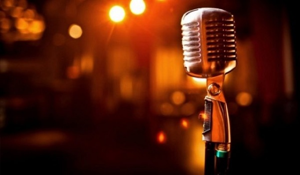 Έλληνας μουσικός έπαθε ανακοπή επί σκηνής και πέθανε! (φώτο)