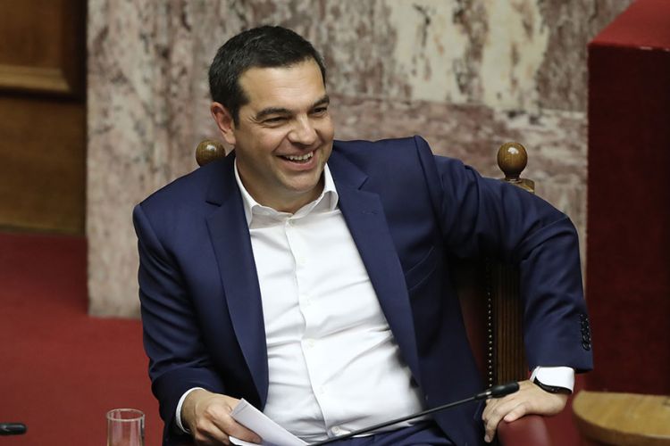 Oι «σκαφάτες» διακοπές του Τσίπρα έκαναν ζημιά – Τι λένε οι δημοσκοπήσεις
