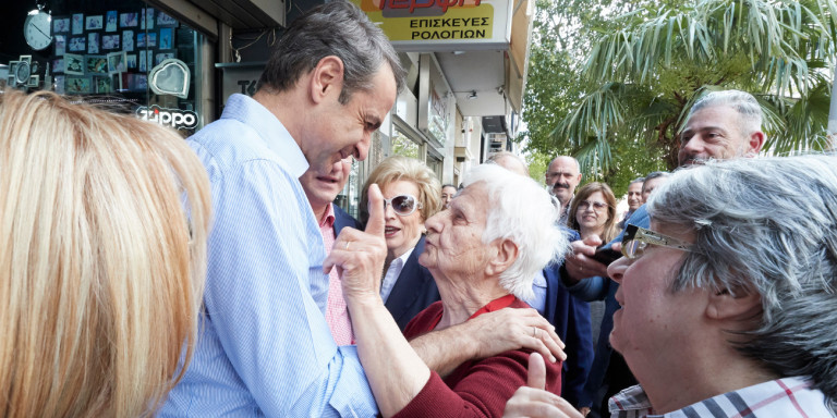 Ο Μητσοτάκης στον Κορυδαλλό -Τι απάντησε σε πολίτες που δηλώνουν «αντιΣΥΡΙΖΑ»