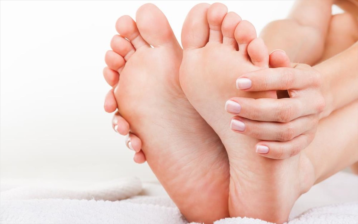 Πώς βγαίνουν οι κάλοι στα πόδια – Τι να προσέχετε στην αφαίρεσή τους