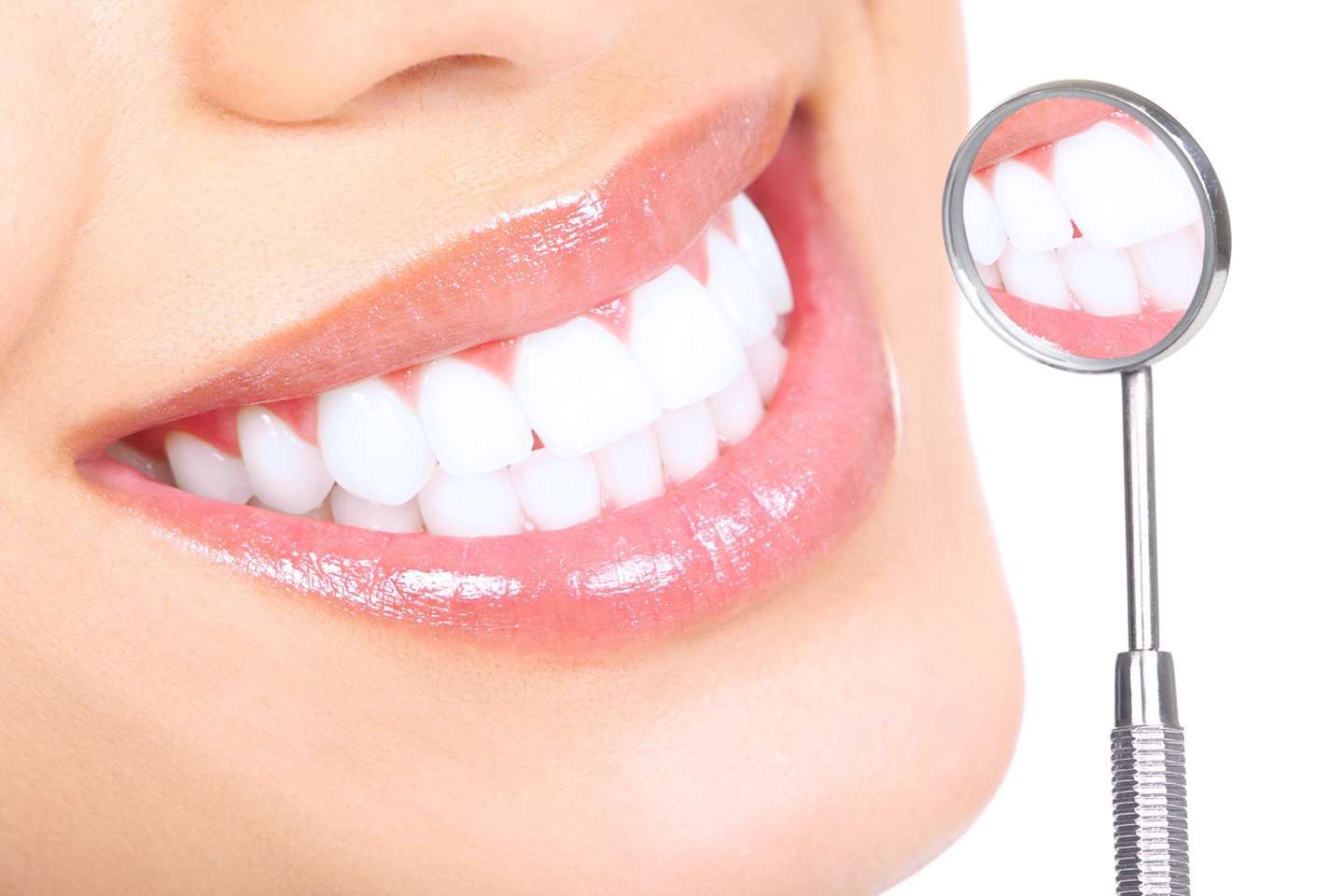 10 tips για υγιή και λευκά δόντια με φυσικό τρόπο (βίντεο)