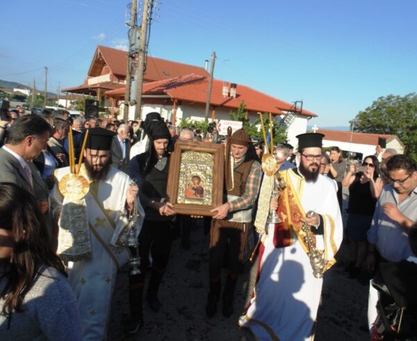 Σέρρες: Yποδέχτηκαν την ξεριζωμένη Παναγιά των Ποντίων (φωτο)