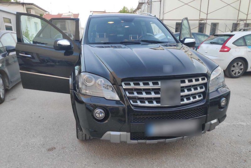 Σπείρα μετέφερε παράνομους αλλοδαπούς μετανάστες με πολυτελή αυτοκίνητα