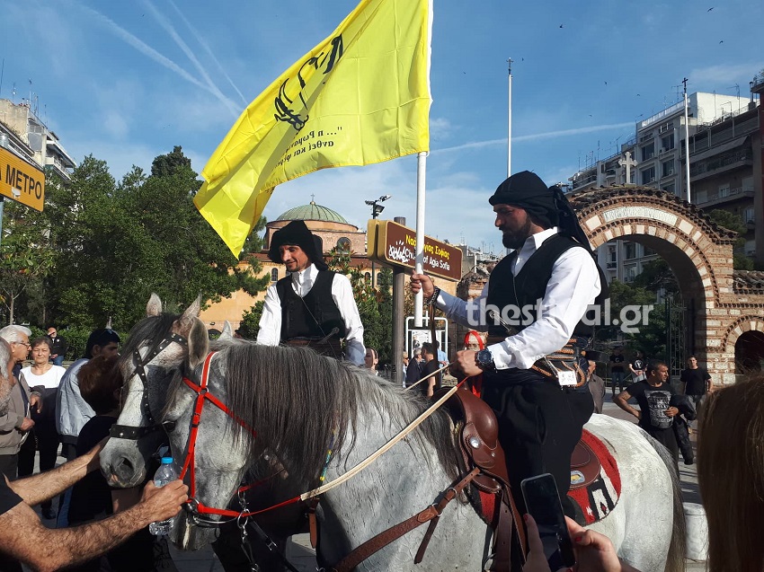 Θεσσαλονίκη- Γενοκτονία των Ποντίων: Έφτασε η «φλόγα του Πόντου» στην πλατεία Αγίας Σοφίας