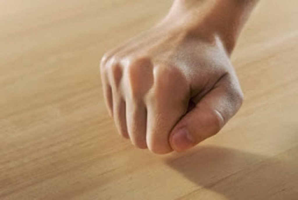 Γιατί «χτυπάμε ξύλο»;