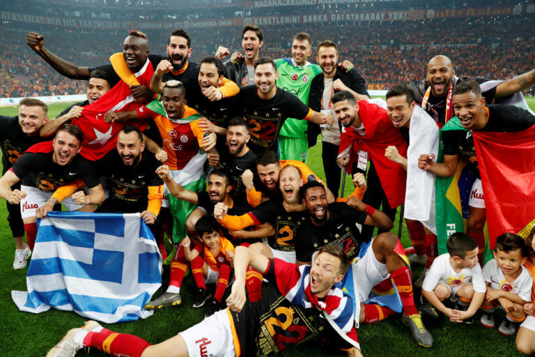 Πήρε το τουρκικό πρωτάθλημα και σήκωσε την ελληνική σημαία ο Μήτρογλου! (φωτό, βίντεο)