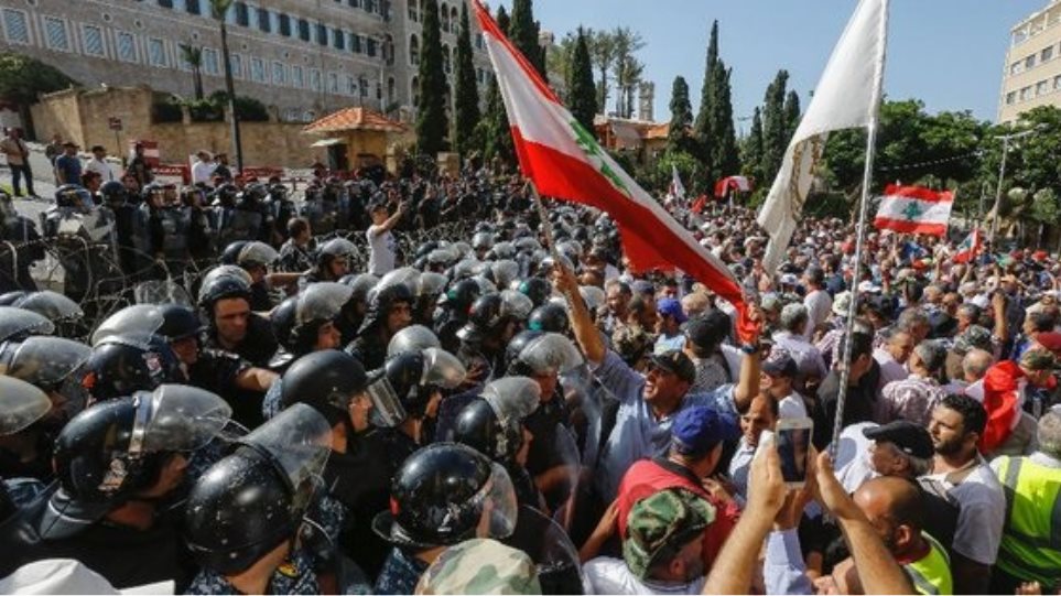 Συμβαίνουν και στο Λίβανο: Απόστρατοι διαδήλωσαν στη Βηρυτό κατά της περικοπής των συντάξεών τους