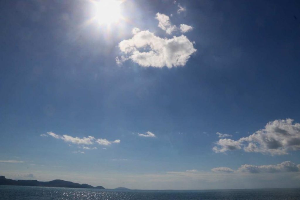 Καιρός: Ζέστη και αφρικανική σκόνη σήμερα – Δείτε που θα «χτυπήσει» κόκκινο η θερμοκρασία