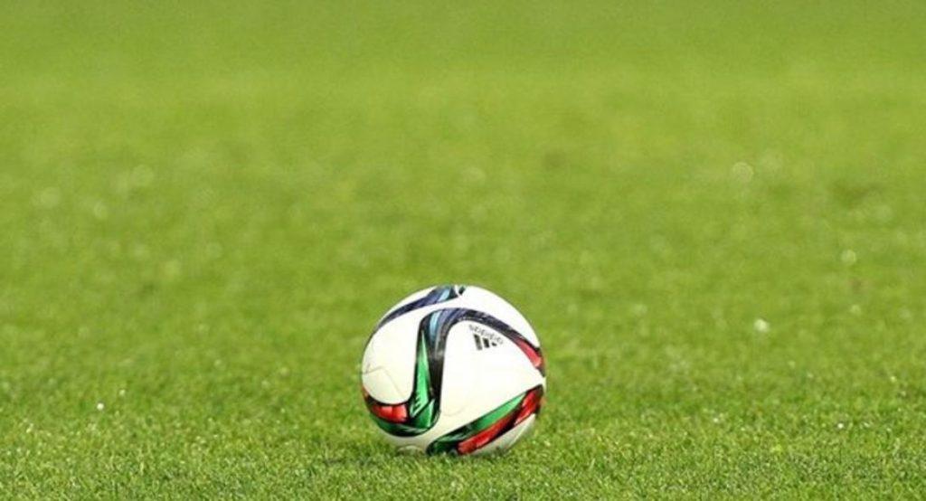 Διαιτητής κατέρρευσε την ώρα αγώνα – Υπέστη δύο εμφράγματα (βίντεο)