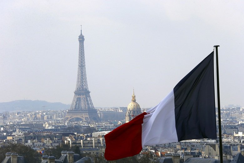 Συναγερμός στο Παρίσι – Εκκενώνεται ο Πύργος του Άιφελ (φώτο-βίντεο)