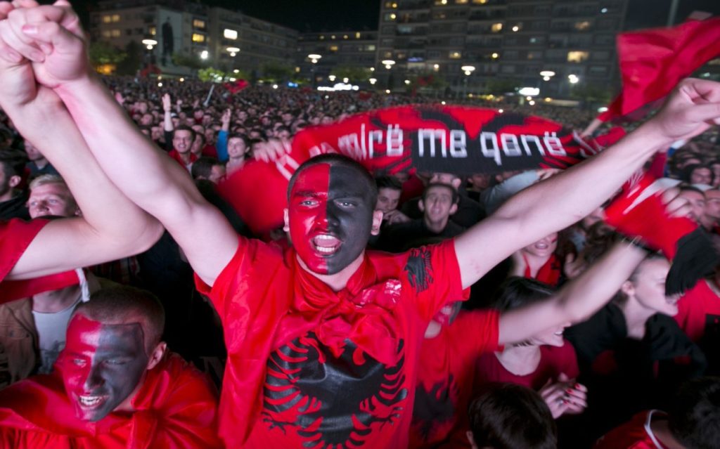 Αλβανική πρόκληση: Εκδίδουν διπλωματικά διαβατήρια & βάζουν την «εθνική Τσαμουριάς» σε διεθνές τουρνουά ποδοσφαίρου!