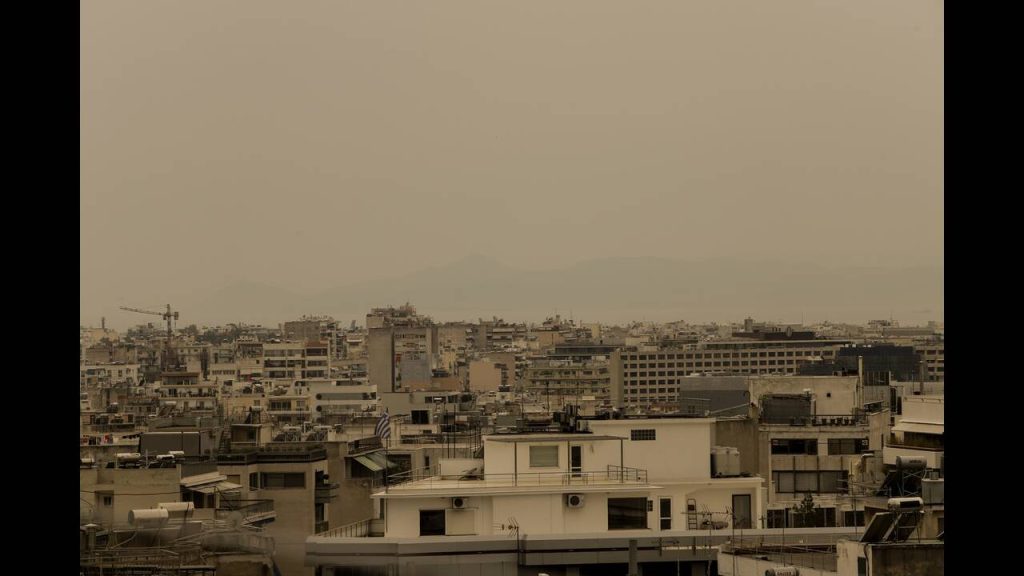 Καιρός: Στα ύψη ο υδράργυρος – Αποπνικτική η ατμόσφαιρα από την αφρικανική σκόνη