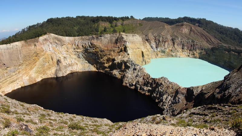 Εκπληκτικό: Οι λίμνες που αλλάζουν συνέχεια χρώμα και πως σχετίζονται με τον θάνατο (βίντεο-φωτο)
