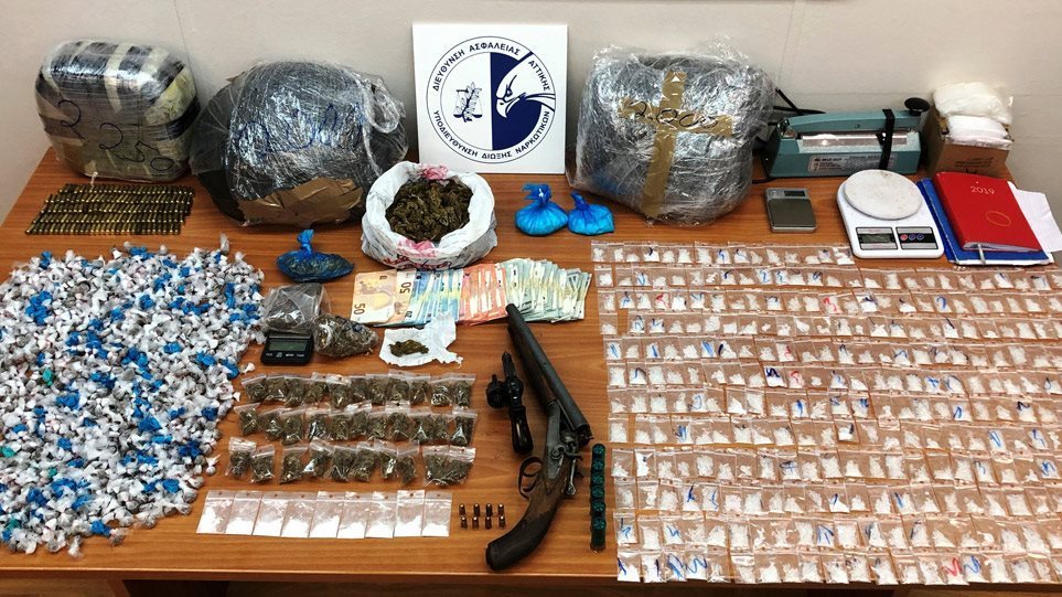 Αφγανοί «πρόσφυγες» επί το έργον: Εξαρθρώθηκε σπείρα που διακινούσε ηρωίνη, κοκαΐνη κ.α. (φωτό-βίντεο-upd)