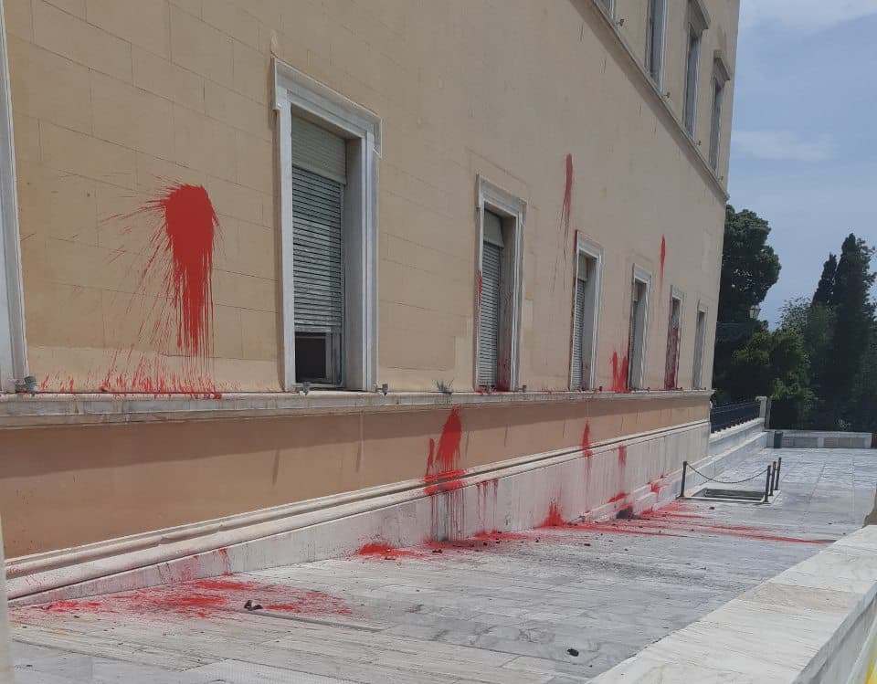 Tweet Ν. Γ. Μιχαλολιάκου για την επίθεση στην Βουλή από τον Ρουβίκωνα