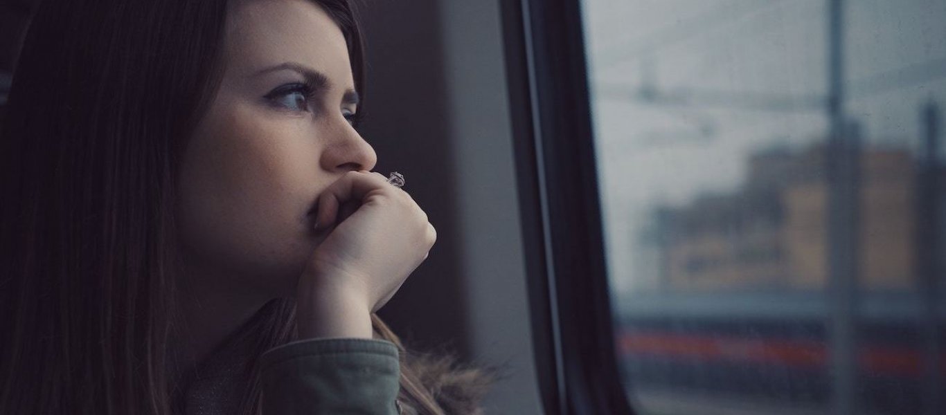 Άτυπη κατάθλιψη: Αυτά είναι τα σημάδια που πρέπει να γνωρίζετε