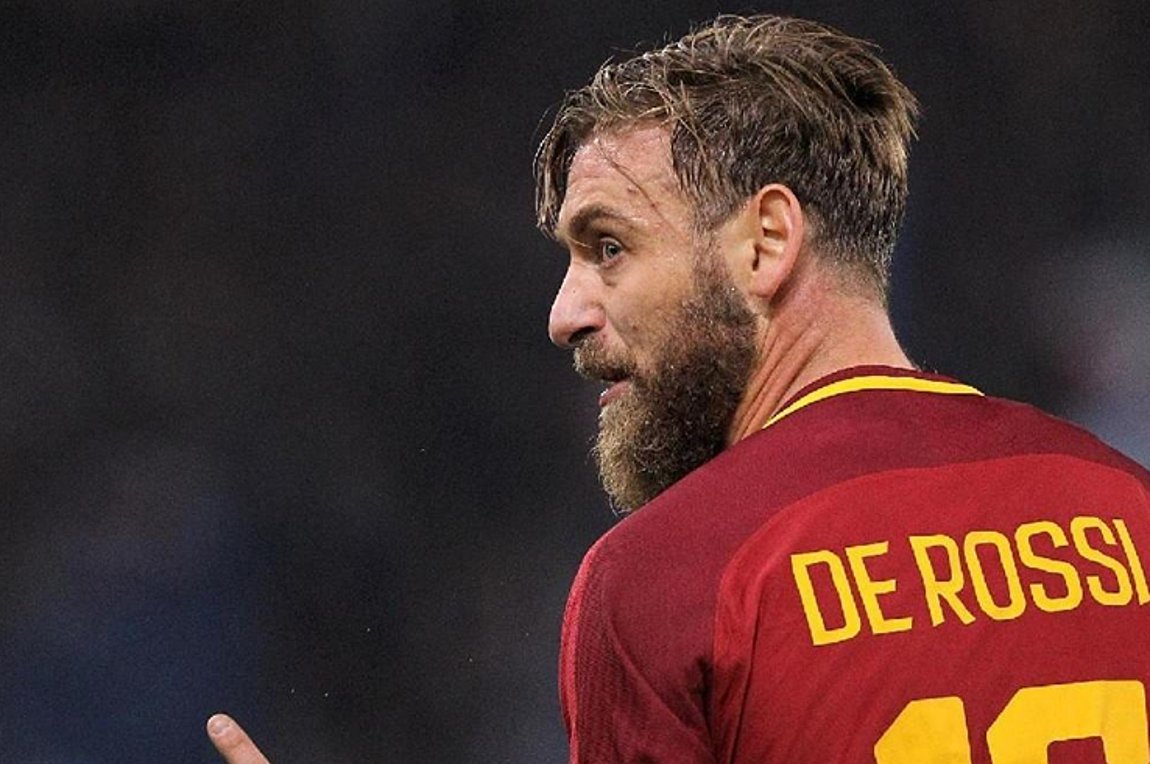 Οι φανατικοί της Λάτσιο υποκλίνονται στον «αιώνιο εχθρό» Ντε Ρόσι – Σήκωσαν πανό προς τιμήν του (φωτο)