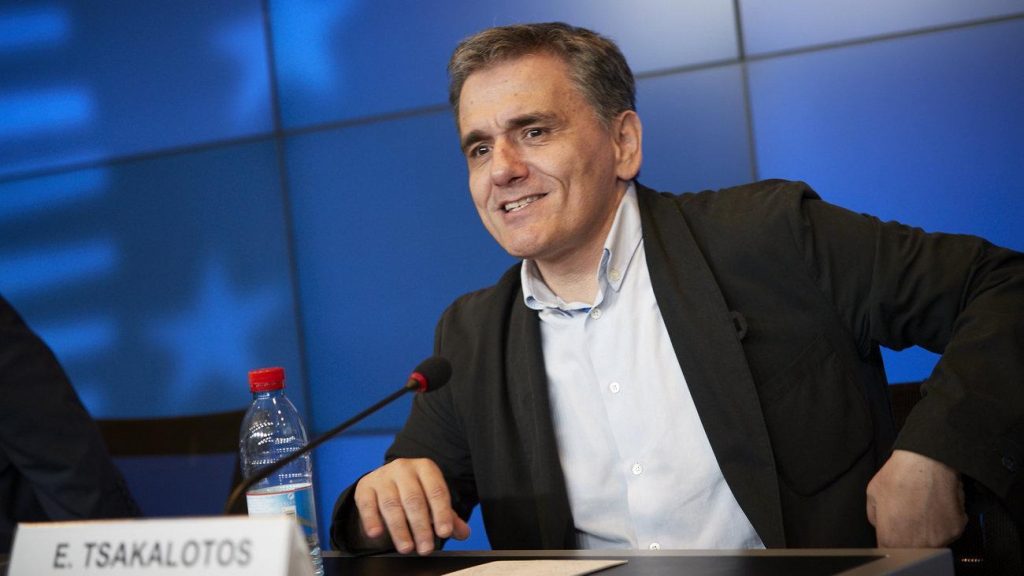 Ε.Τσακαλώτος για Σκάρλετ Γιόχανσον – «Αρραβωνιάστηκε αλλά δεν ζηλεύω είμαι αριστερός»