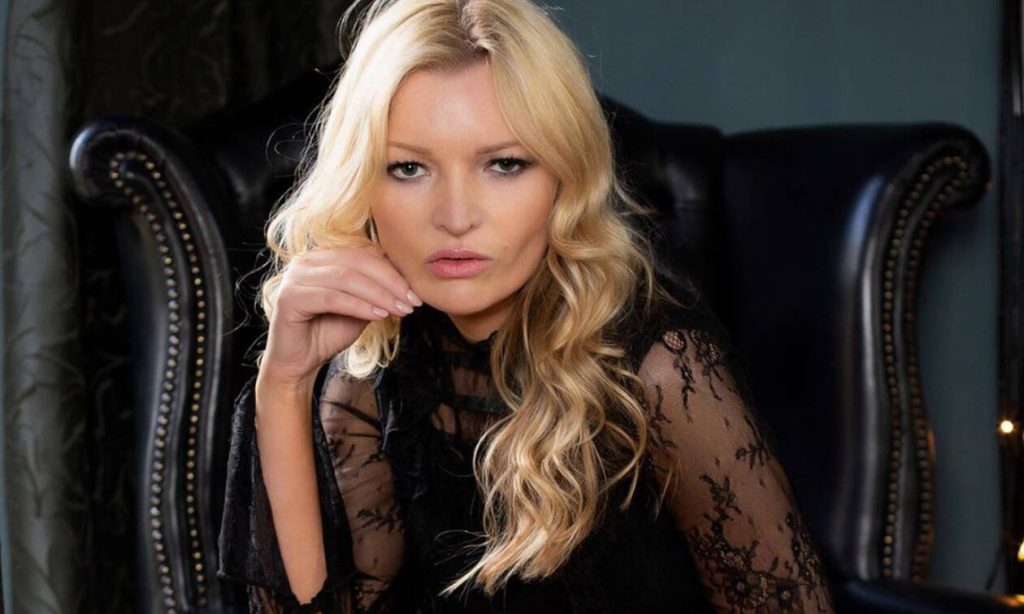 «Kλώνος» της Kate Moss ανεβάζει τις πιο σέξι φωτογραφίες στο Instagram (φωτο)