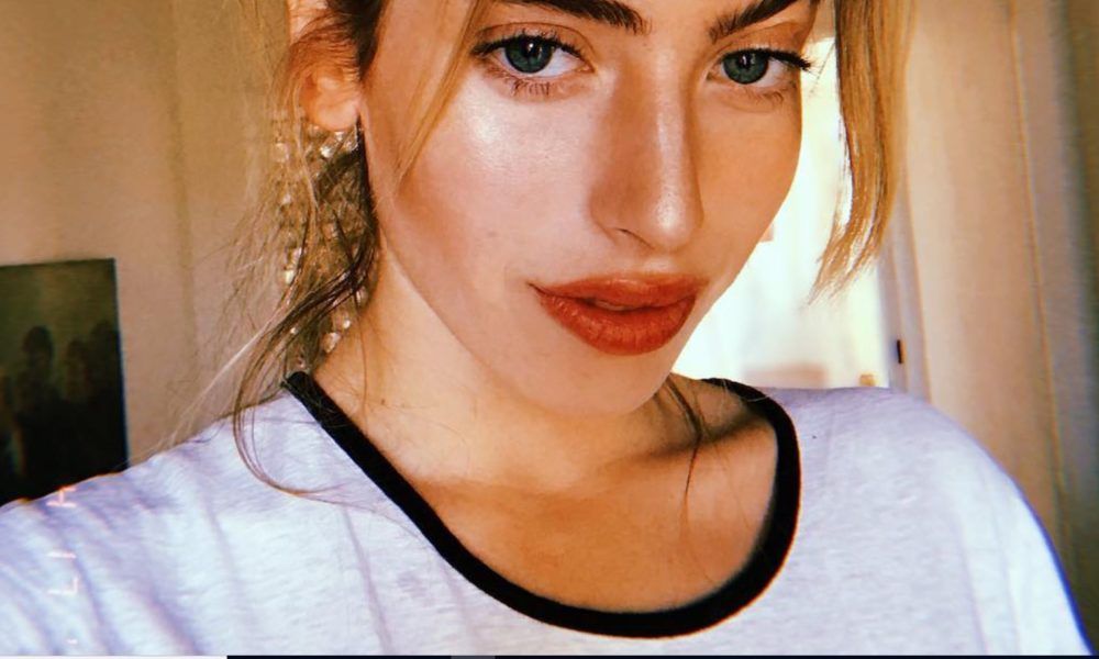 Κόρη γνωστού ηθοποιού ποζάρει άκρως αποκαλυπτική στο Playboy (φώτο)