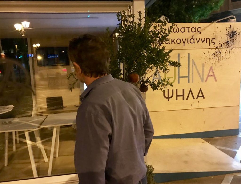 O Παύλος Γερουλάνος στο εκλογικό περίπτερο του Κώστα Μπακογιάννη – «Καμία ανοχή στους βανδαλισμούς» (φωτο)
