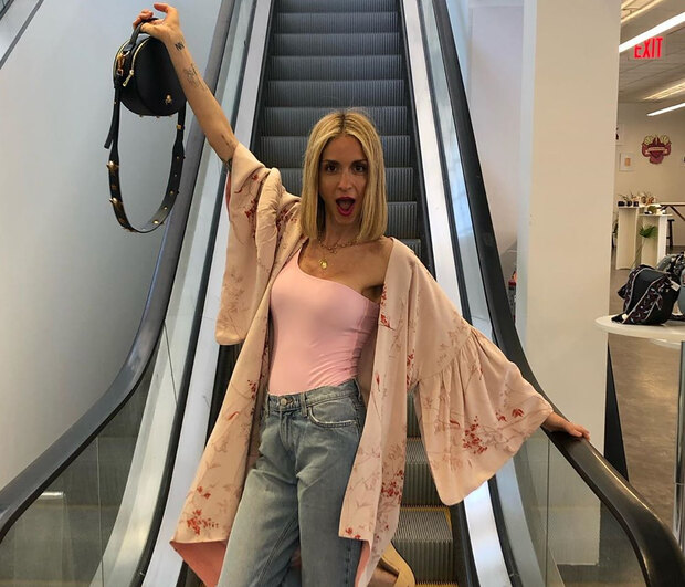 H Σοφία Καρβέλα αγκαλιά με τον μικρό της γιο! (φωτο)