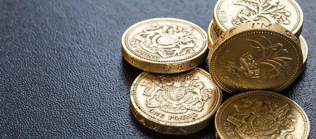 Ανοδική πορεία για τη στερλίνα μετά την παραίτηση της Τ. Μέι