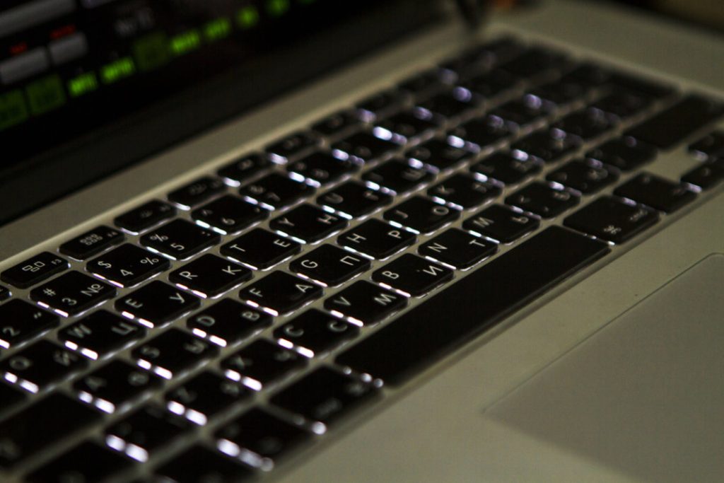 Γιατί υπάρχουν αυτά τα εξογκώματα στα κουμπιά F και J του πληκτρολογίου;