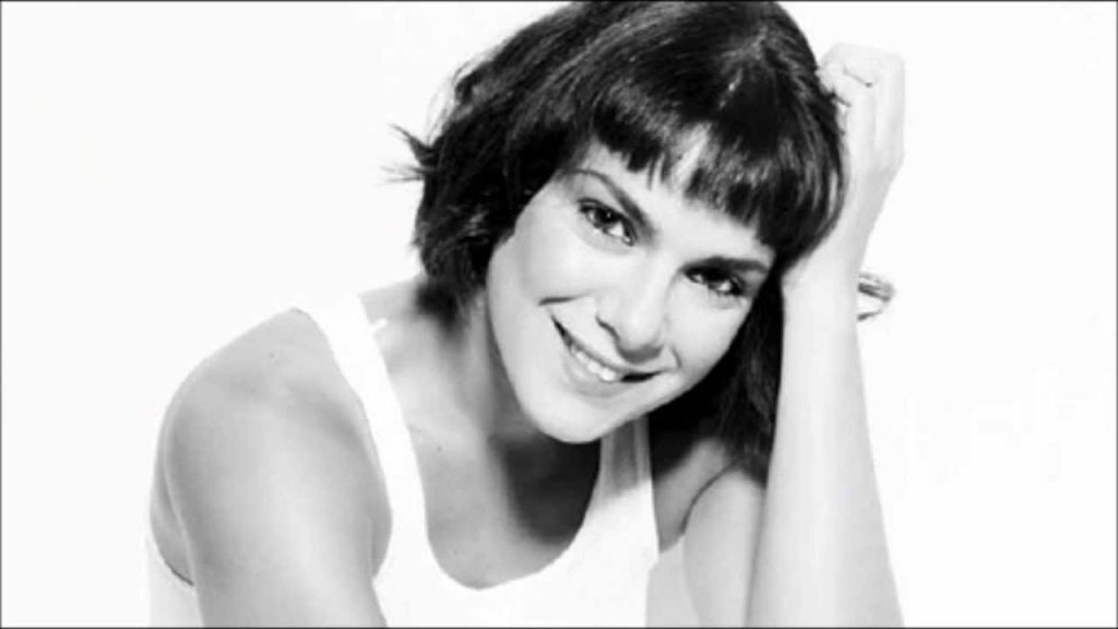 Η Ανδριάνα Μπάμπαλη παντρεύεται: «Λέω ας παντρευτώ κι εγώ να μην είμαι η γεροντοκόρη» (βίντεο)