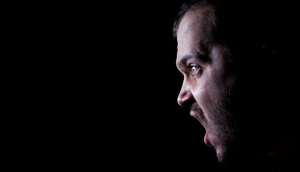 Επίθεση μίσους από τον «Σπάρτακο» κατά του υπ. δημάρχου Γλυφάδας Τάσου Γκουριώτη – Το σιβυλλικό tweet-απάντησή του