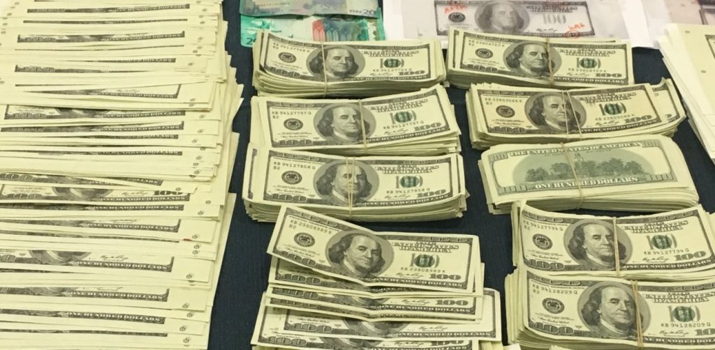 Αεροδρόμιο Ελ. Βενιζέλος: Ρώσος κουβαλούσε πάνω του… 800.000 δολάρια μετρητά (φωτο)