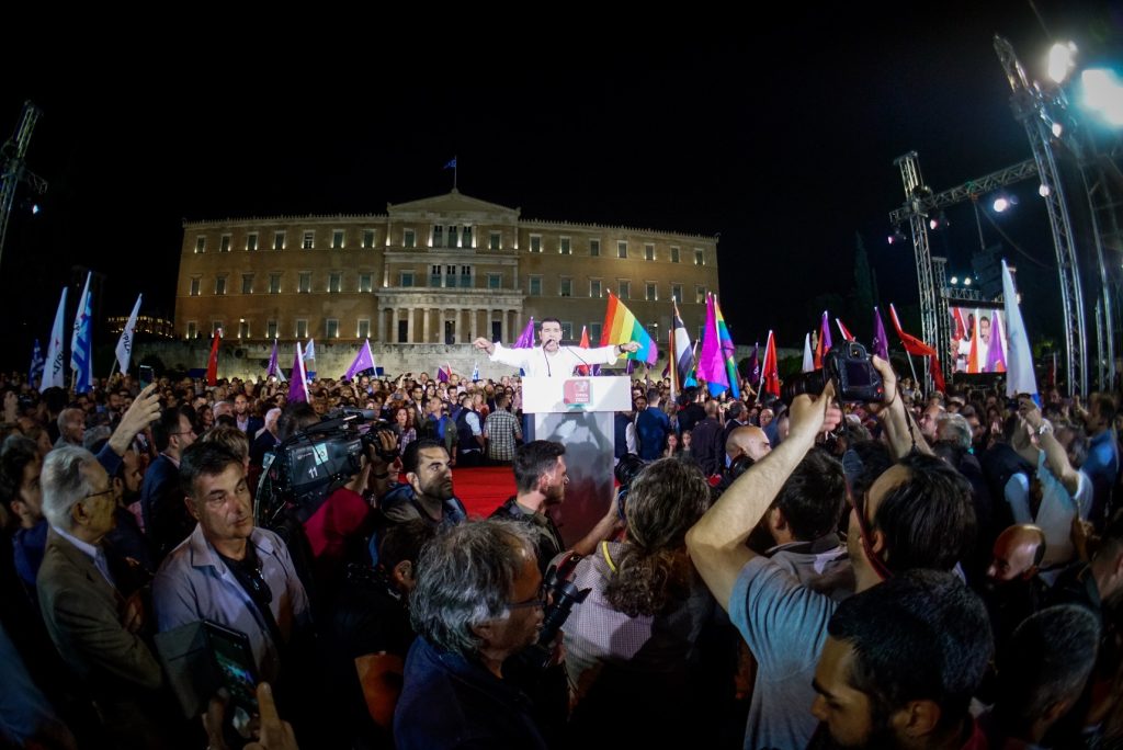 Α.Τσίπρας από Σύνταγμα: «Η σημερινή σας παρουσία είναι ένα ξέσπασμα δημοκρατίας και αξιοπρέπειας»