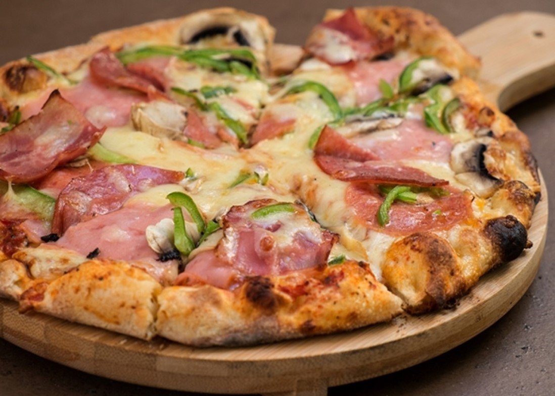 Υπάλληλος αποκαλύπτει τα 4 μυστικά που οι εταιρείες πίτσας δεν μας λένε