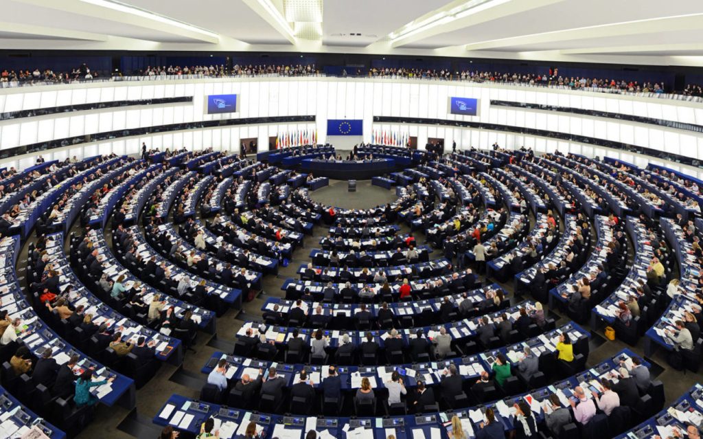 Πόσα βγάζει ένας ευρωβουλευτής – Ένα επάγγελμα με χρυσά προνόμια – Οι παχυλοί μισθοί & η υψηλή ημερήσια αποζημίωση